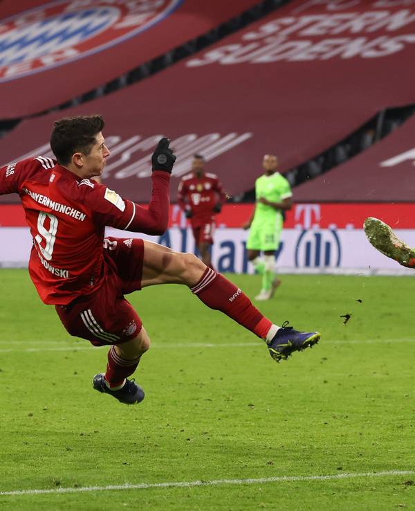 Tor durch Robert Lewandowski für den FC Bayern gegen den VfL Wolfsburg.