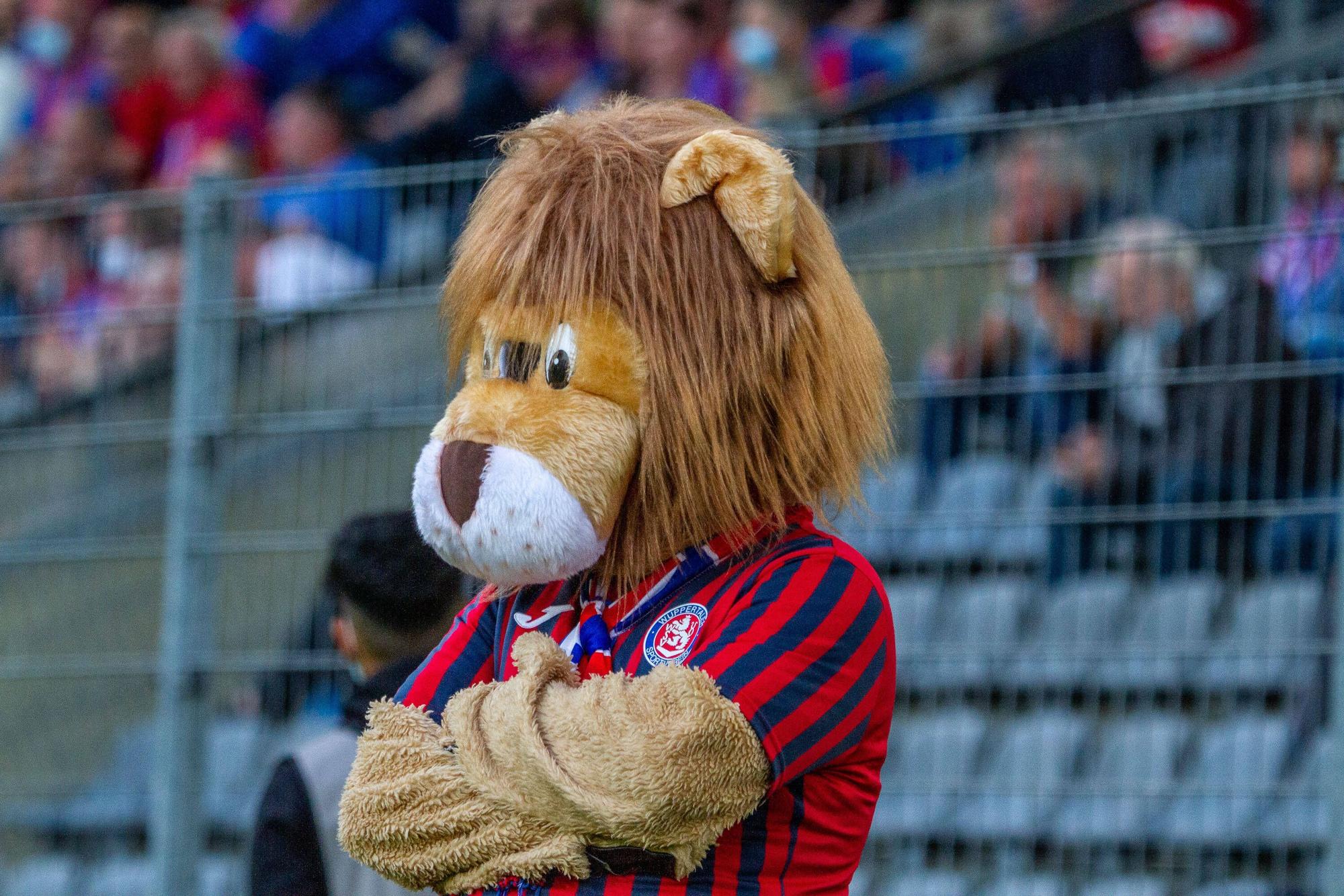 Das Maskottchen "Pröppi" beim Spiel des Wuppertaler SV gegen Rot-Weiß Essen am 25. August 2021, sorgte zuletzt mit einem Ausraster für Aufsehen.