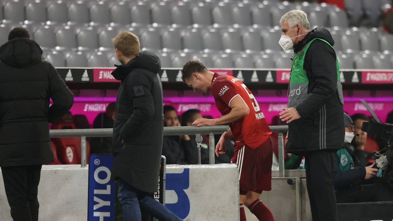 Benjamin Pavard vom FC Bayern geht in die Kabinen.