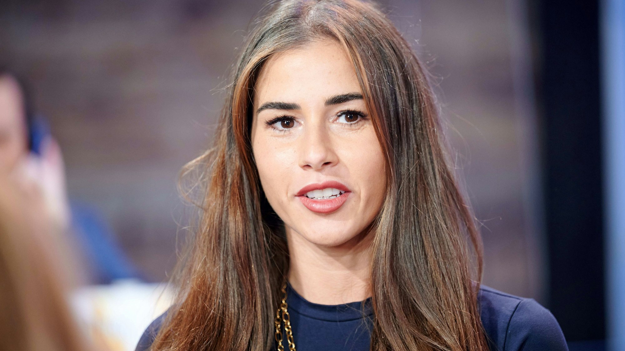 Die Sängerin Sarah Engels steht auf einem Foto vom 20. November 2020 beim 25. RTL Spendenmarathon in einem Studio.
