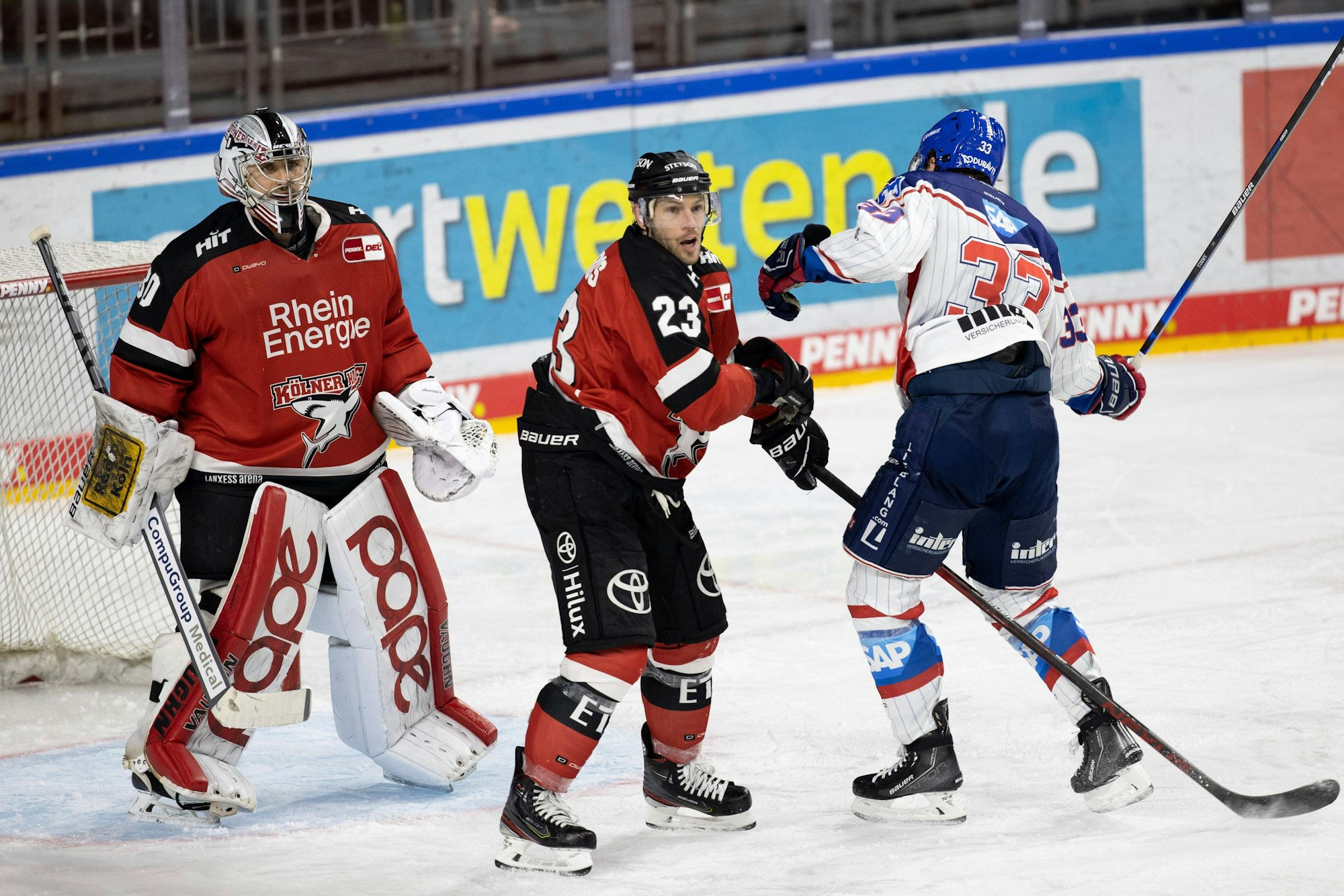 Tomas Pöpperle und Marice Edwards auf dem Eis.