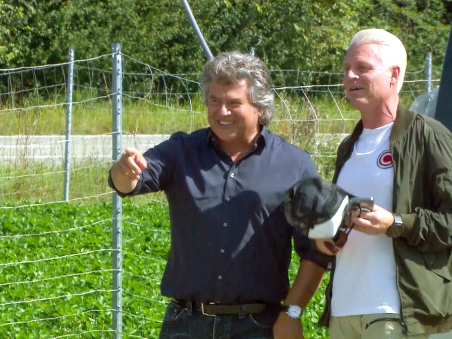Auf der Heimfahrt von einem Showauftritt gerät Schlagersänger Andy Borg in eine von „Verstehen Sie Spaß?“ inszenierte Polizeikontrolle. Lockvogel Bülent Ceylan (li.), Andy Borg (Mitte) und Guido Cantz.
