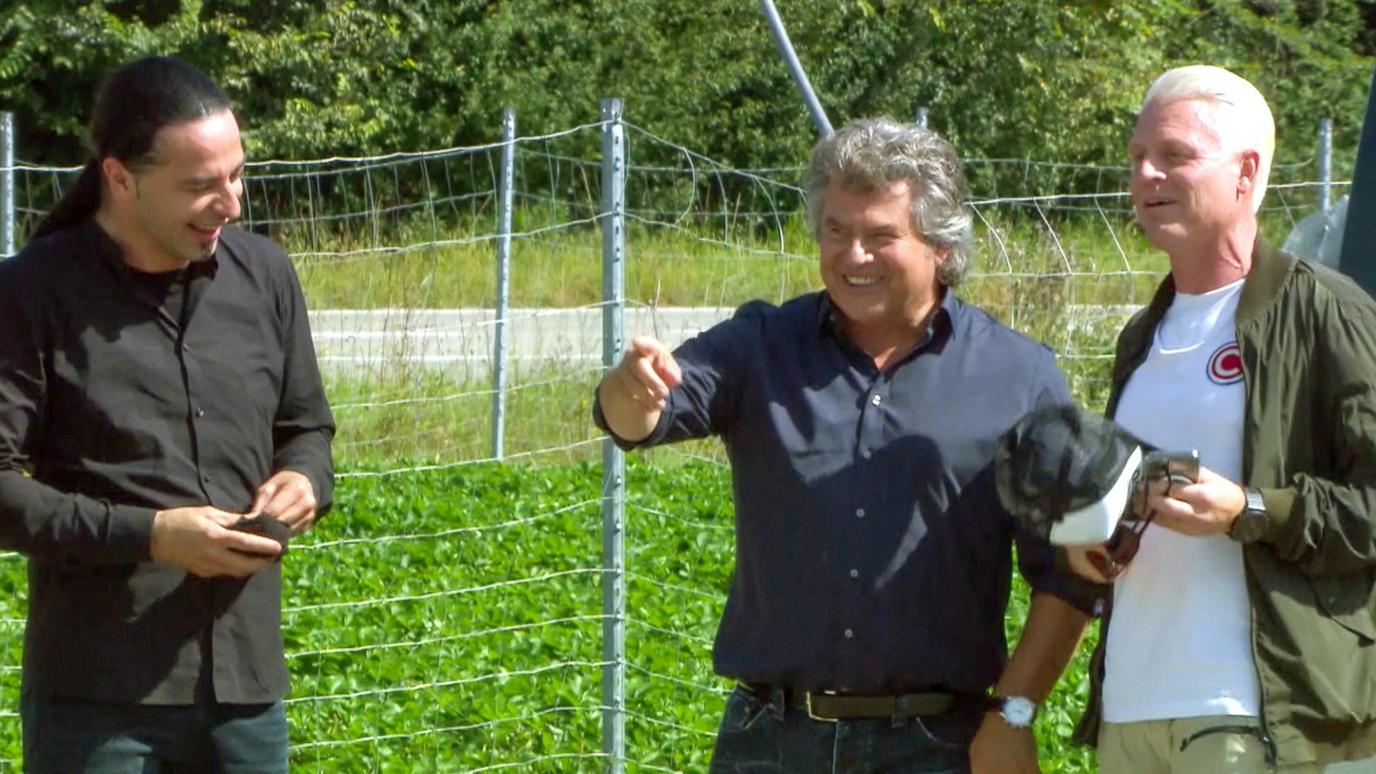 Auf der Heimfahrt von einem Showauftritt gerät Schlagersänger Andy Borg in eine von „Verstehen Sie Spaß?“ inszenierte Polizeikontrolle. Lockvogel Bülent Ceylan (li.), Andy Borg (Mitte) und Guido Cantz.