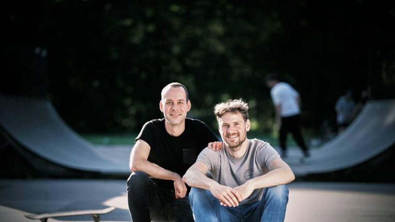 Die Kölner Brüder Stefan (links) und Torsten Borchert haben das Start-up „Take it serious“ gegründet.