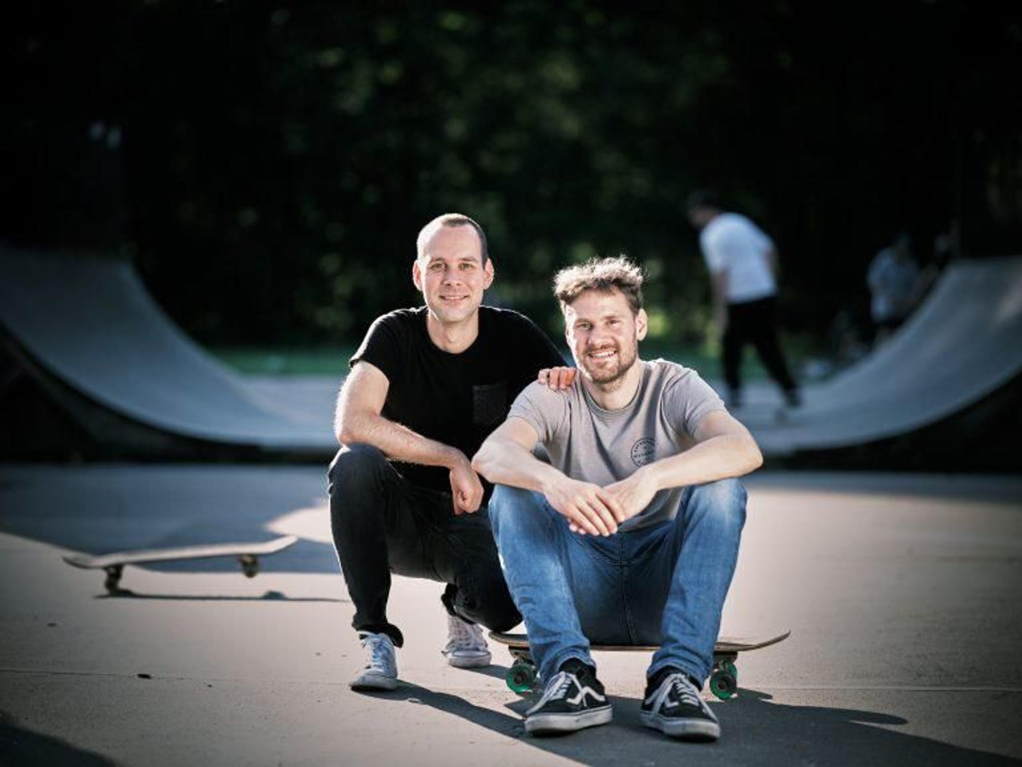 Die Kölner Brüder Stefan (links) und Torsten Borchert haben das Start-up „Take it serious“ gegründet.