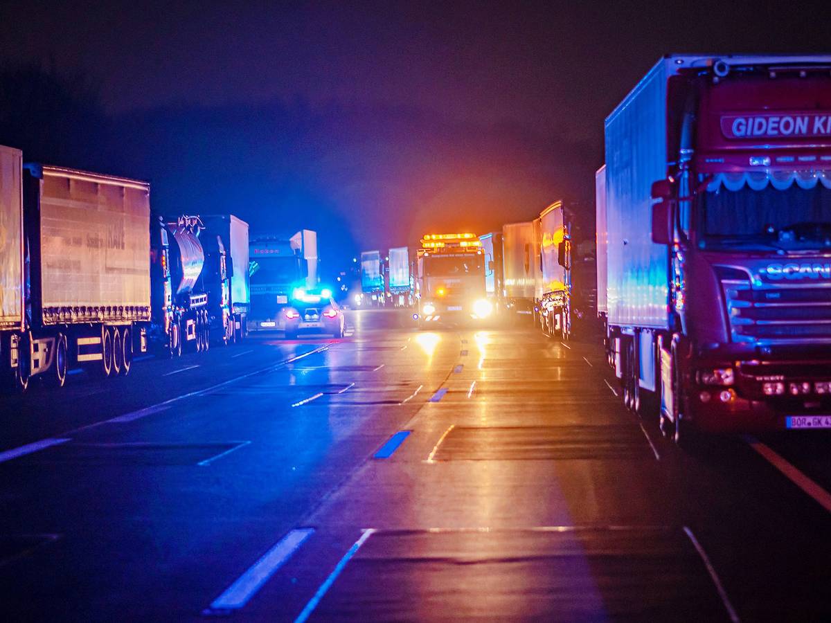 Nach dem Unfall musste die Strecke auf der A45 zunächst voll gesperrt werden (hier ein Archivfoto von der A45).