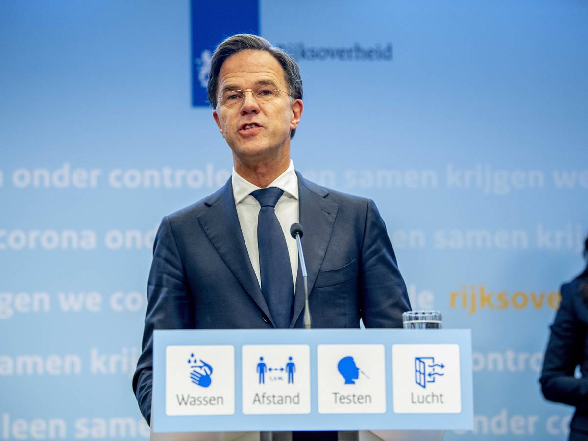 Mark Rutte, Ministerpräsident der Niederlande, gibt am 18. Dezember 2021 eine Pressekonferenz, um neue Verschärfungen in der Coronapolitik anzukündigen. Die Niederlande haben kurz vor Weihnachten wegen der Omikron-Variante des Coronavirus einen neuen strengen Lockdown verhängt.