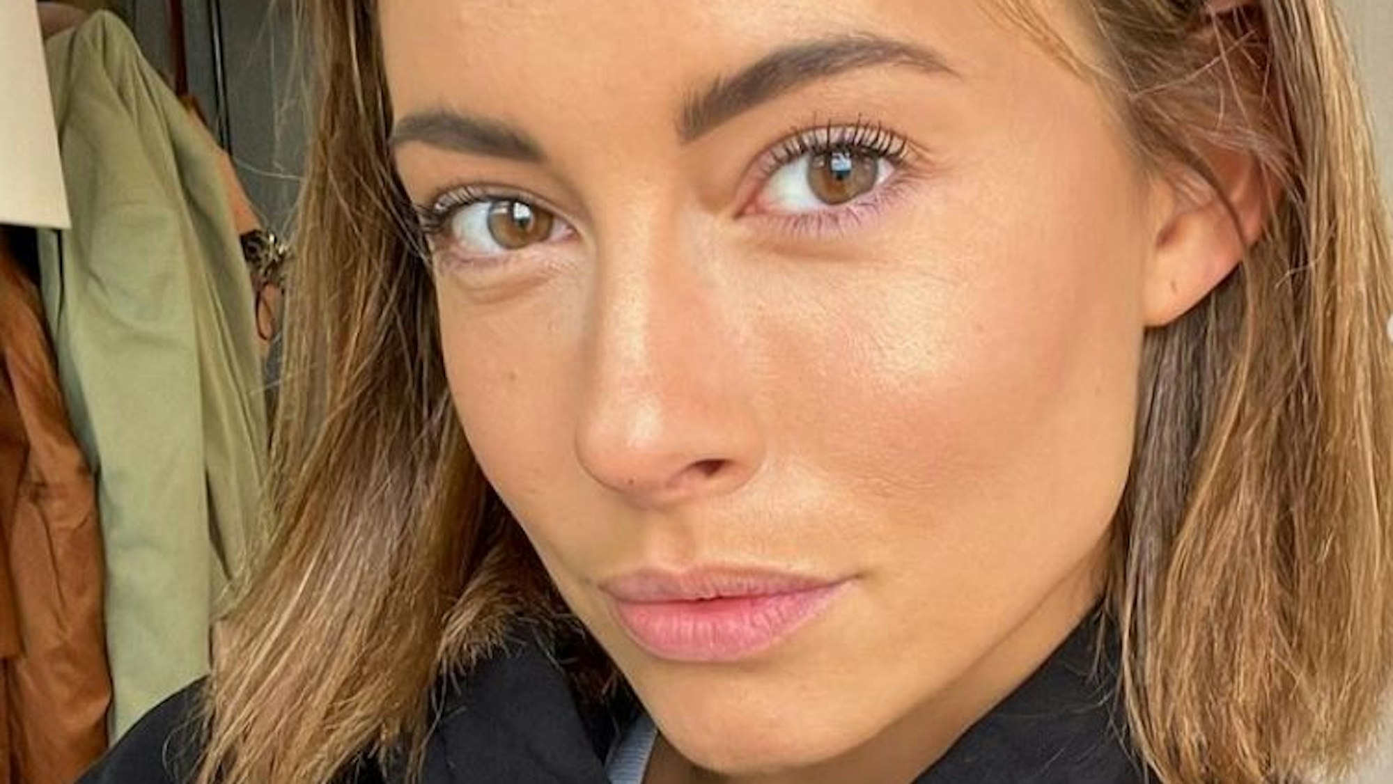 Jenny Lange: Das Selfie hat die Influencerin Ende Oktober 2021 auf Instagram hochgeladen.