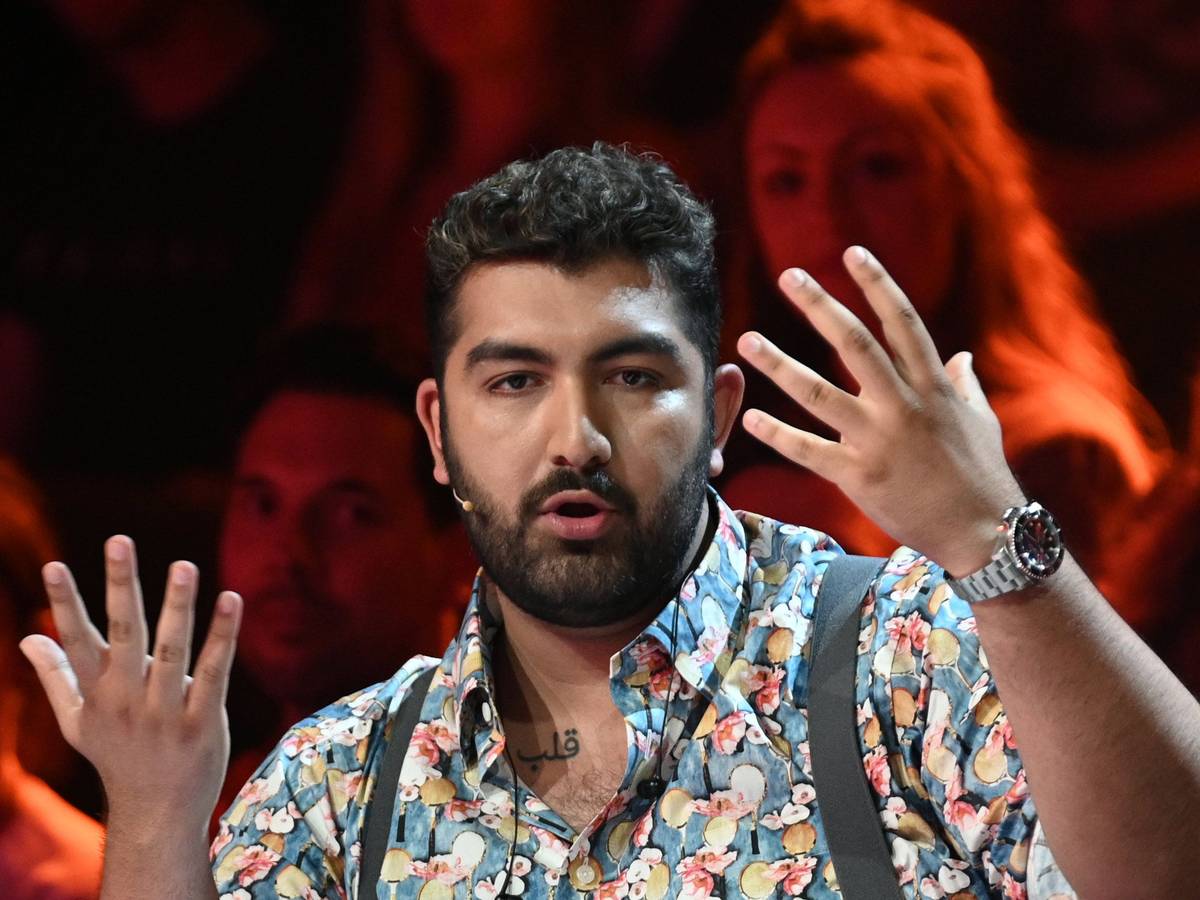 Faisal Kawusi (hier 2019 in der ProSieben-Show „The Masked Singer“) kündigte kürzlich eine Abrechnung mit der Comedy-Branche an.
