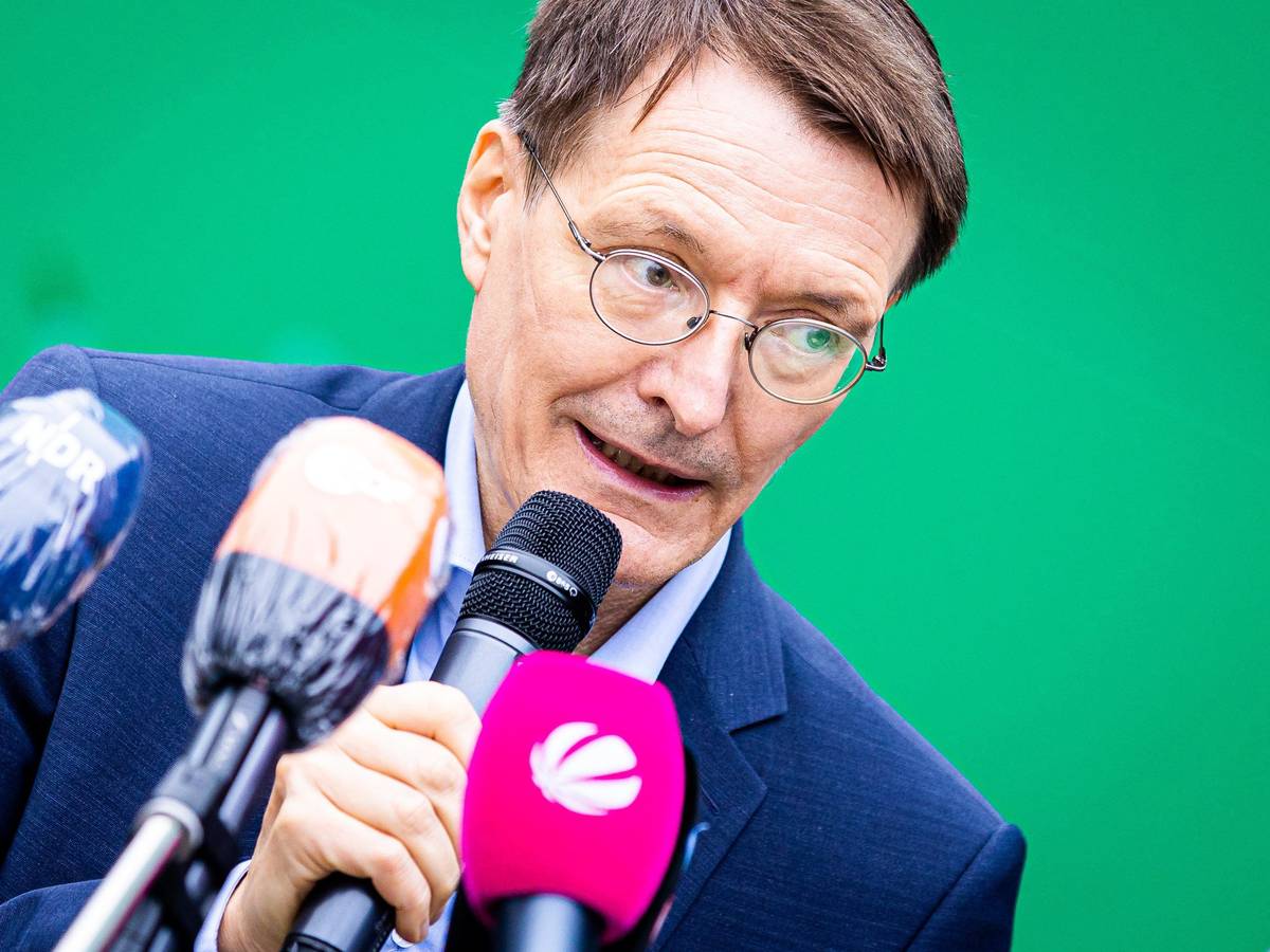 Bundesgesundheitsminister Karl Lauterbach am 17. Dezember 2021 bei einer Pressekonferenz in Niedersachsen. Am Samstag beriet er sich mit den Gesundheitsministern der Bundesländer.