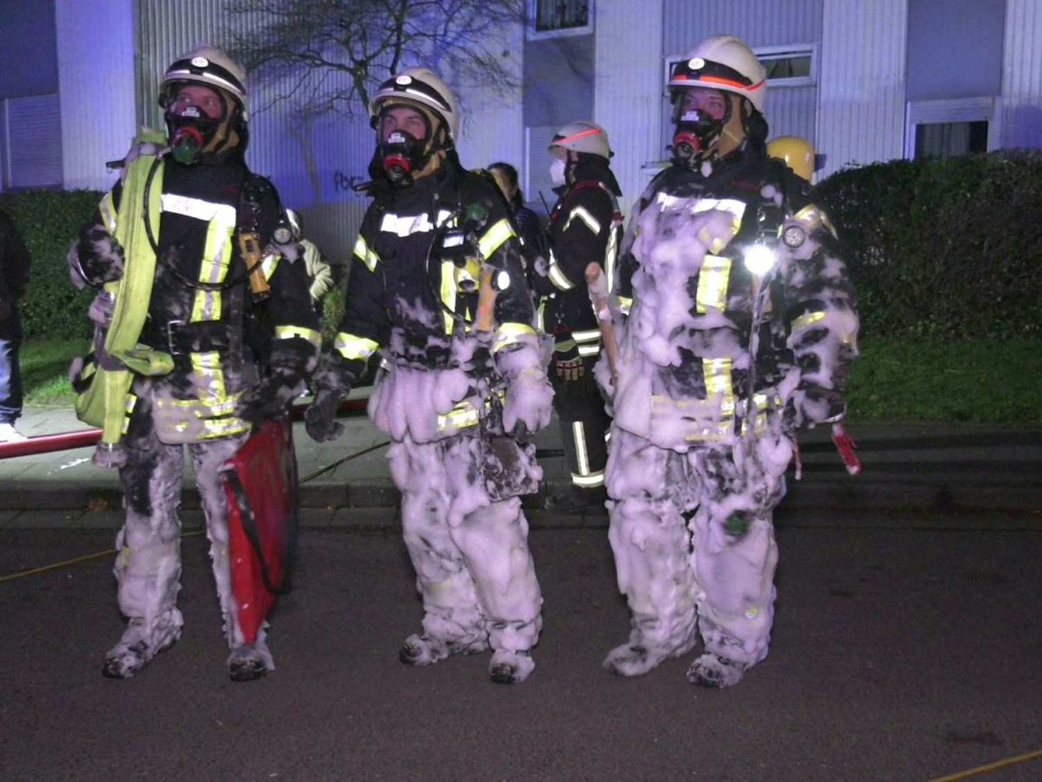 Feuerwehrleute bei einem Einsatz