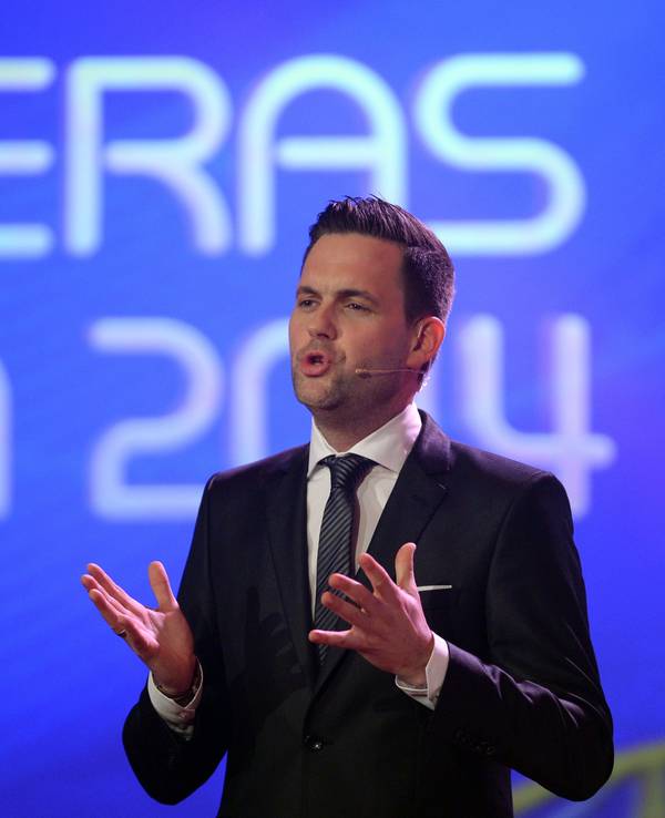 Matthias Killing moderiert während der 20. "Jose Carreras Gala" am 18.12.2014 im Europapark in Rust (Baden-Württemberg).