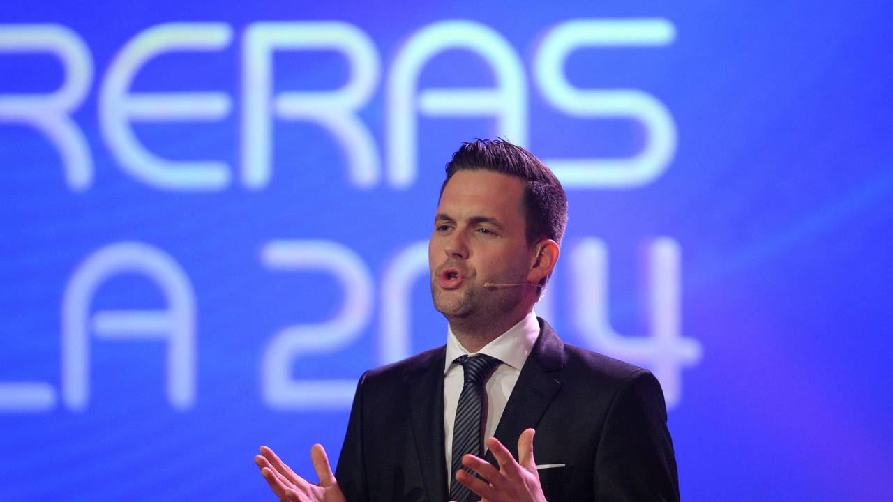 Matthias Killing moderiert während der 20. "Jose Carreras Gala" am 18.12.2014 im Europapark in Rust (Baden-Württemberg).