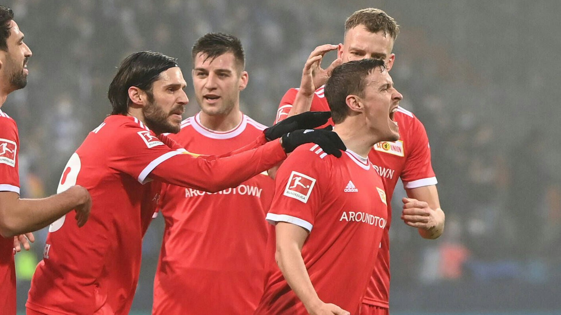 Max Kruse jubelt mit Robin Knoche, Christopher Trimmel und Rani Khedira.