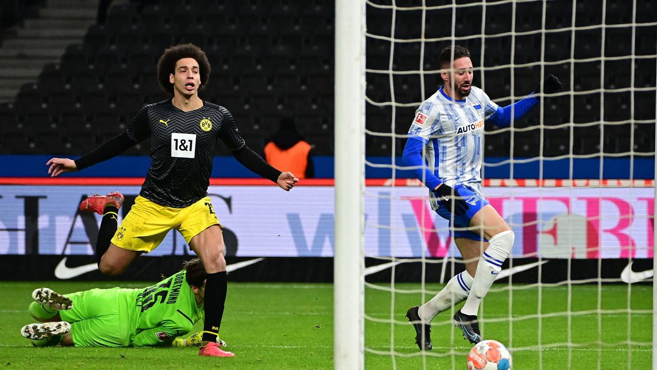 Ishak Belfodil schießt das 1:1 gegen Borussia Dortmund.