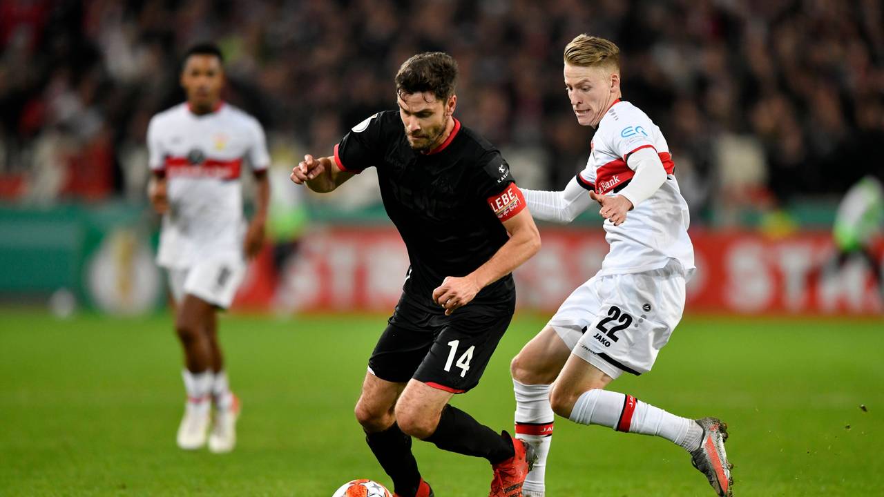 Jonas Hector im Zweikampf mit Chris Führich