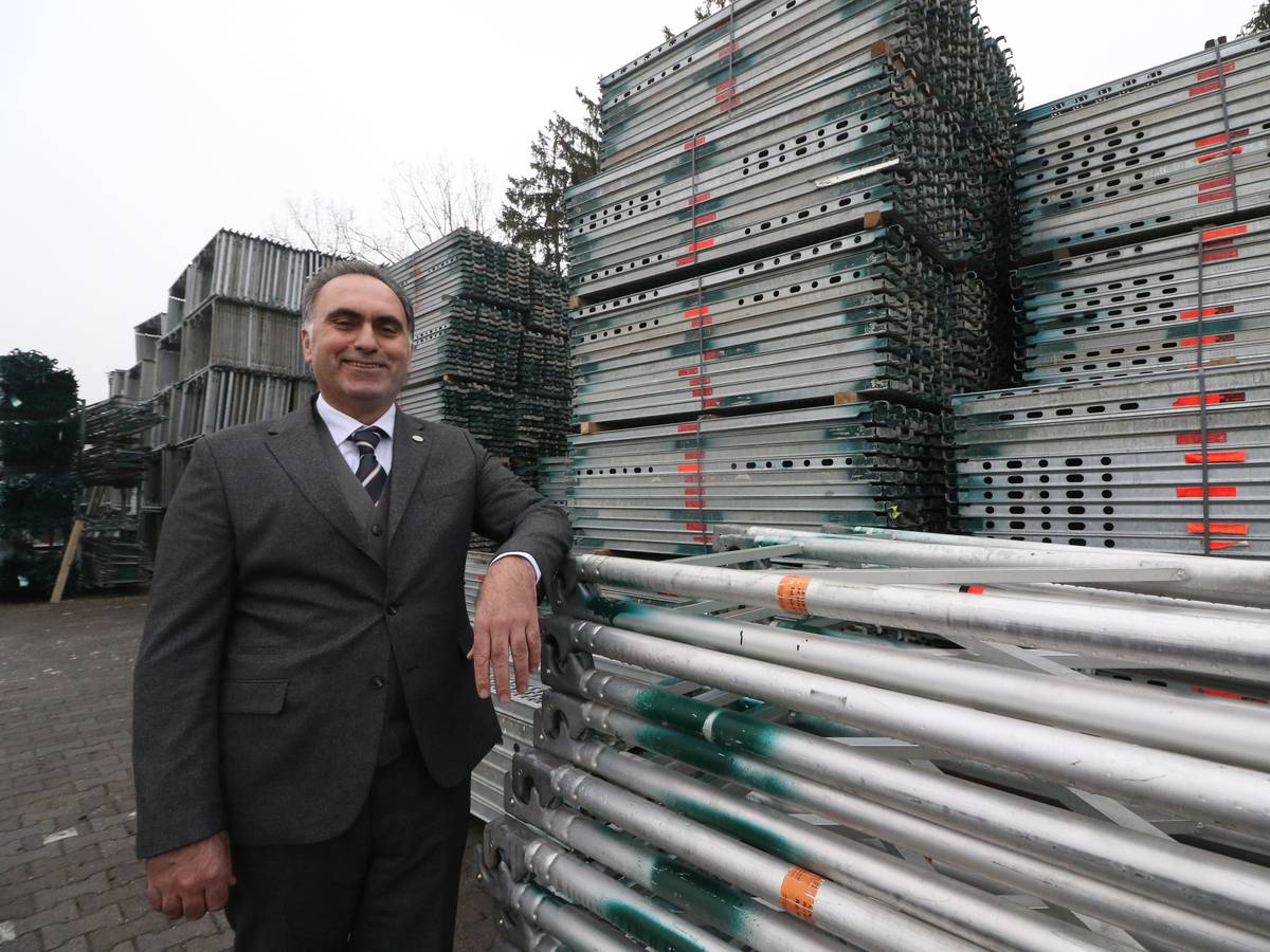 17. Dezember 2021
Der Unternehmer Ali Tokus feiert mit seinem Gerüstbauunternehmen 25-jähriges Bestehen.
Fotos: Adnan Akyüz