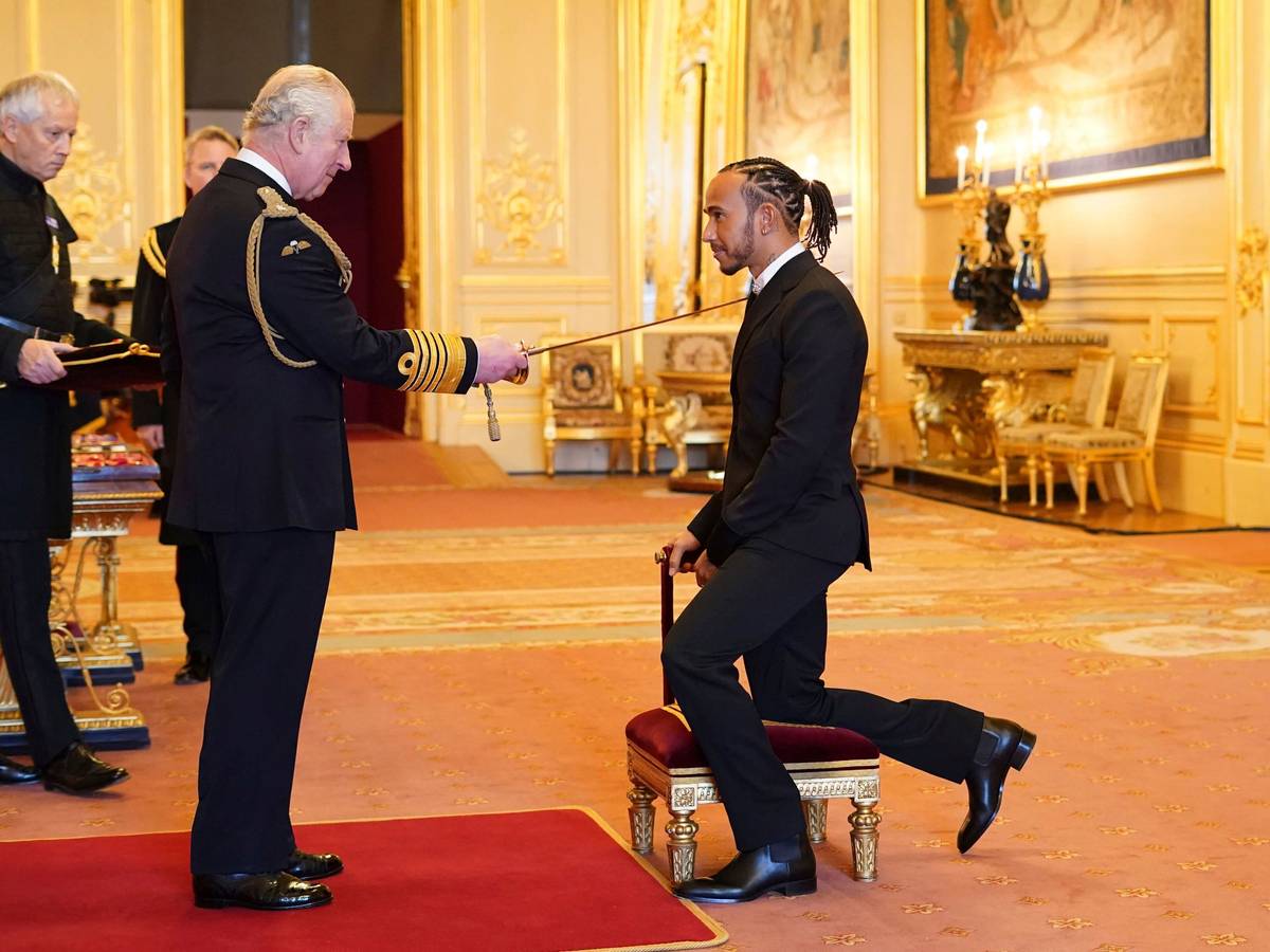 Lewis Hamilton wird zum Ritter.