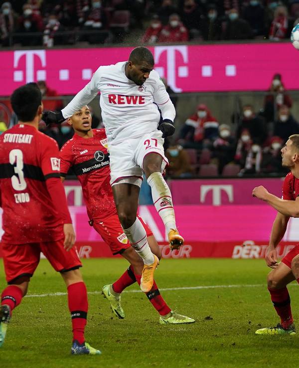 Anthony Modeste köpft ein Tor gegen den VfB Stuttgart.
