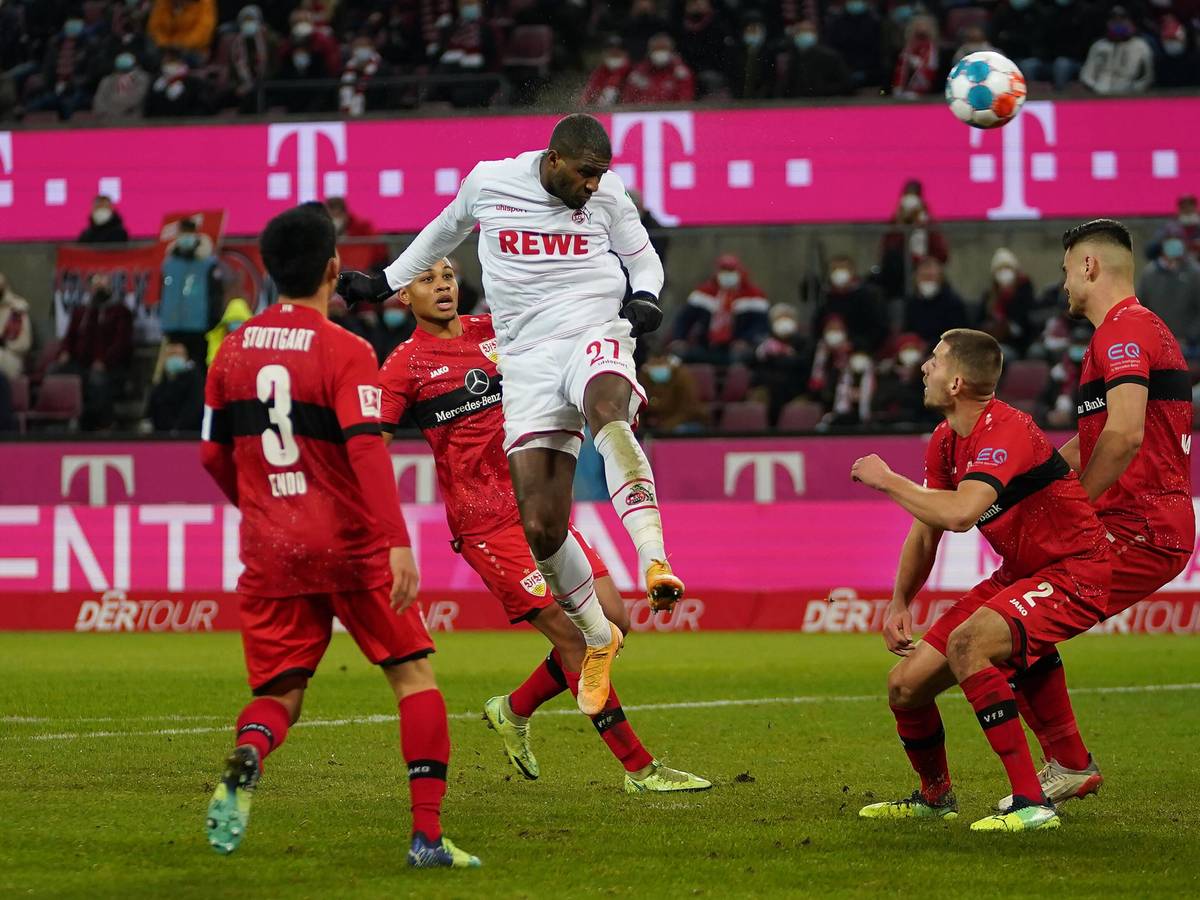 Anthony Modeste köpft ein Tor gegen den VfB Stuttgart.
