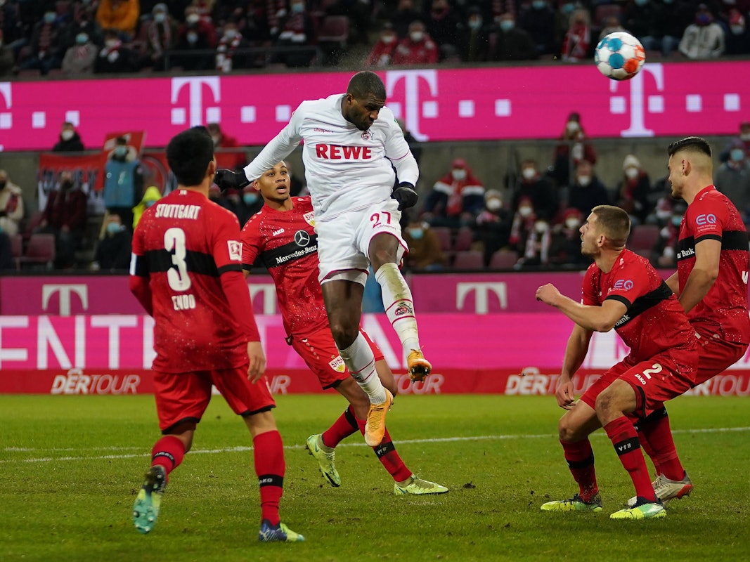 Anthony Modeste köpft ein Tor gegen den VfB Stuttgart.
