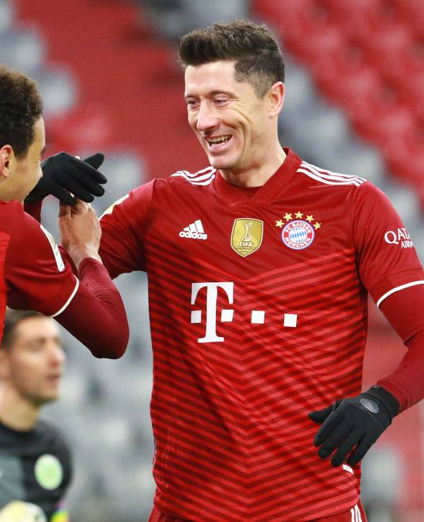 Robert Lewandowski und Jamal Musiala jubeln über das 4:0.