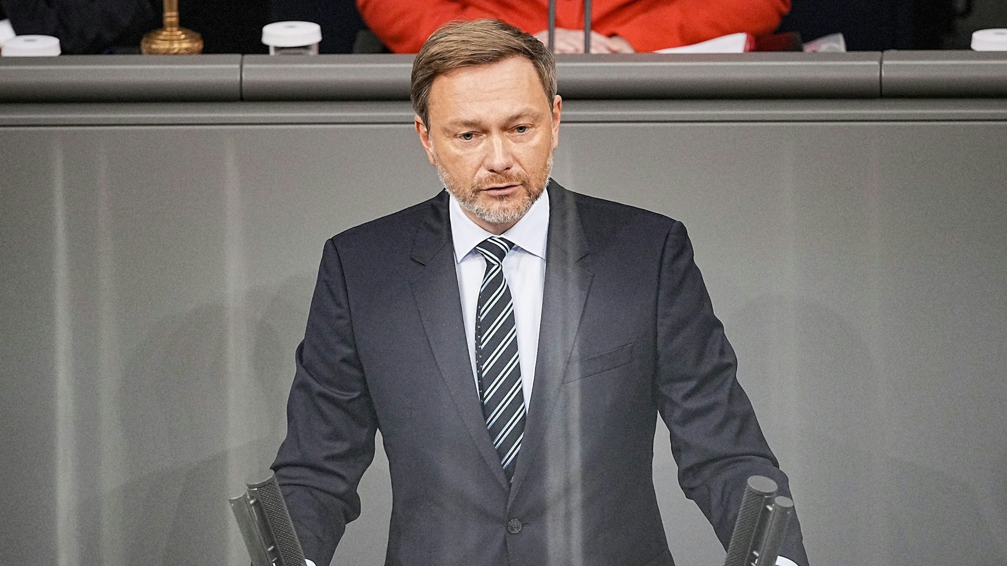 Christian Lindner (FDP), Bundesminister der Finanzen, spricht im Bundestag.