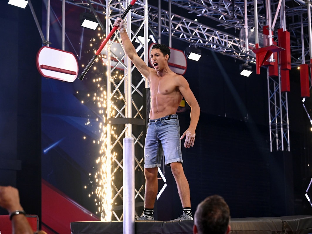 Das Bild zeigt den „Ninja Warrior Germany“-Sieger René Casselly.