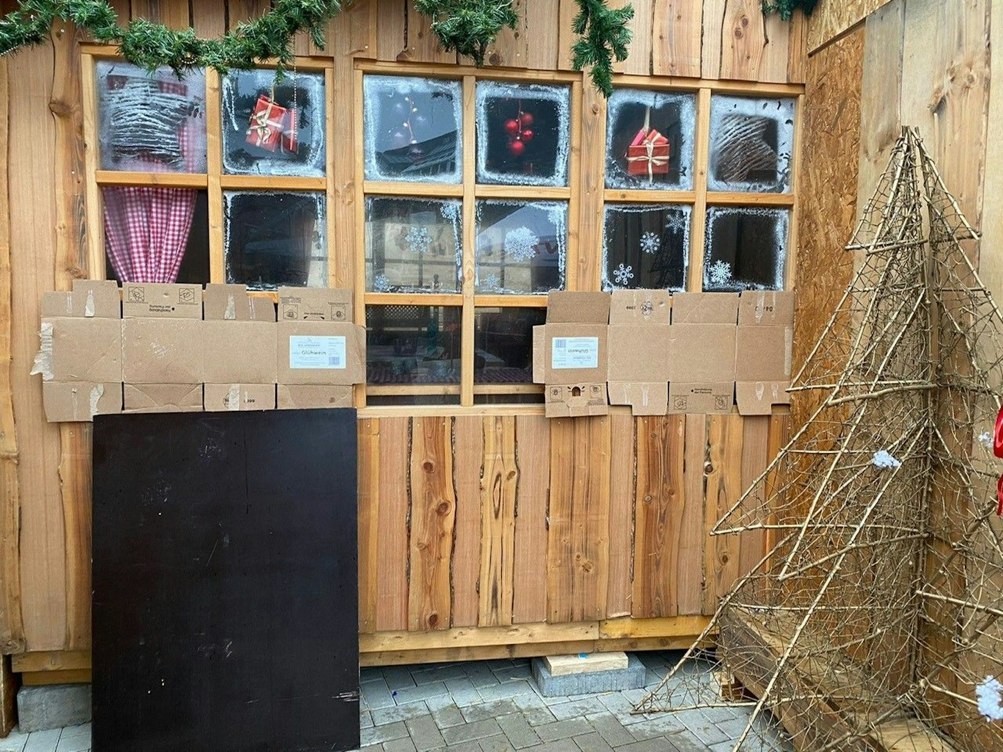 Feiger Brandanschlag auf den Bensberger Hüttenzauber (19.12.2021)