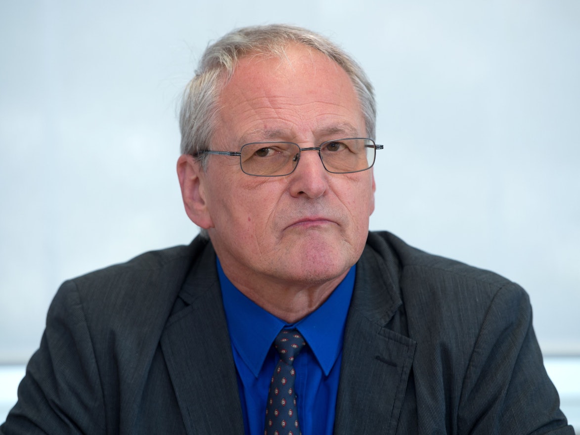 Bernd Grimmer, Abgeordneter der Partei Alternative für Deutschland, sitzt im Landtag von Baden-Württemberg bei einer Pressekonferenz. (zu "AfD-Landtagsabgeordneter Grimmer verstorben") +++ dpa-Bildfunk +++