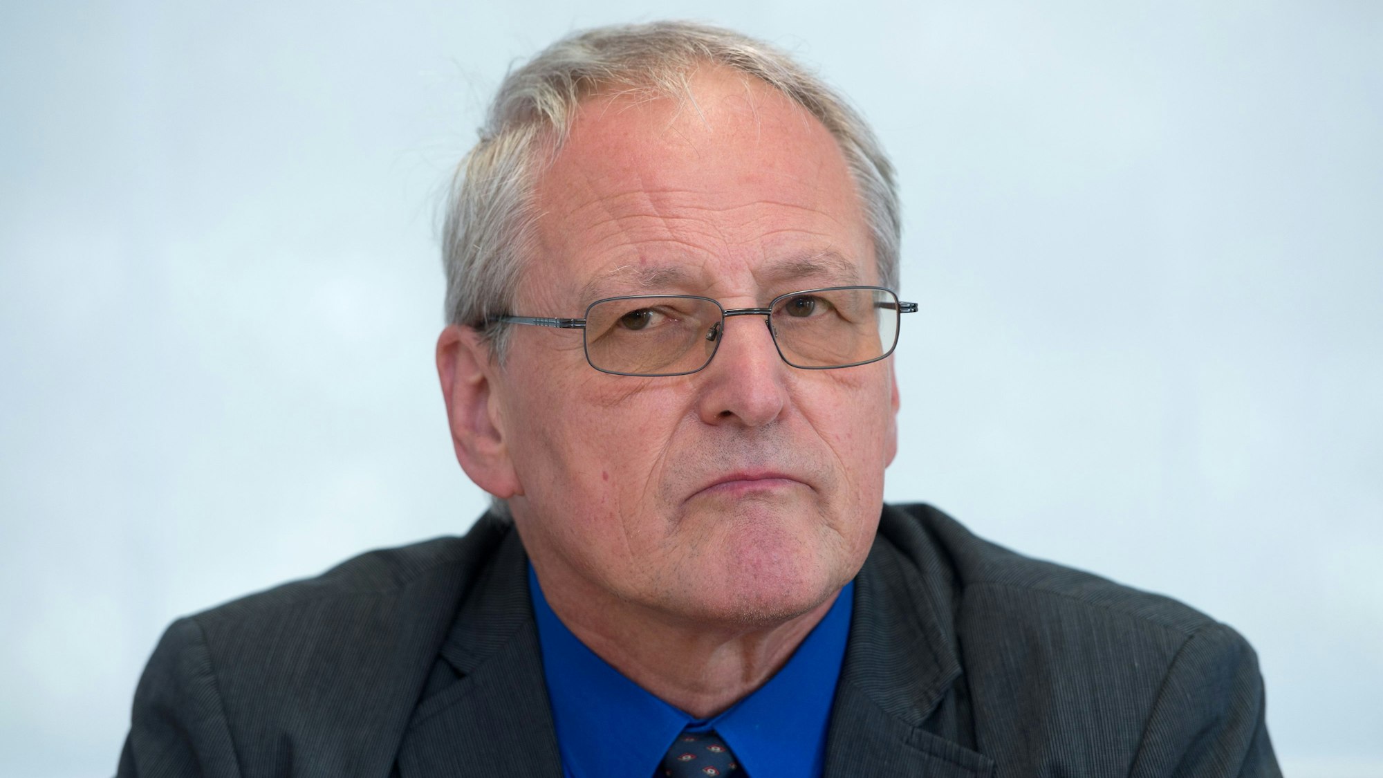 Bernd Grimmer, Abgeordneter der Partei Alternative für Deutschland, sitzt im Landtag von Baden-Württemberg bei einer Pressekonferenz. (zu "AfD-Landtagsabgeordneter Grimmer verstorben") +++ dpa-Bildfunk +++