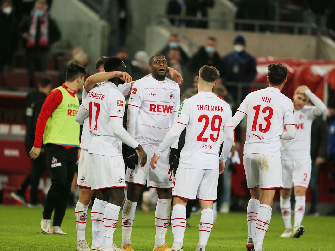 Anthony Modeste weint nach dem Sieg des 1. FC Köln gegen den VfB Stuttgart.