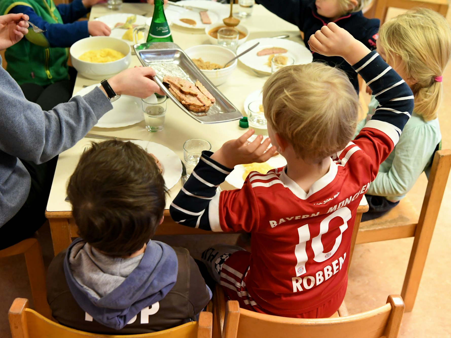 Massive Kopfverletzungen: Ein Mann tötete die Tochter seiner Freundin in England, weil das Kind den Teller nicht aufaß. Unser Symbolbild wurde 2019 in NRW gemacht und hat nichts mit dem Kriminalfall aus England zu tun.