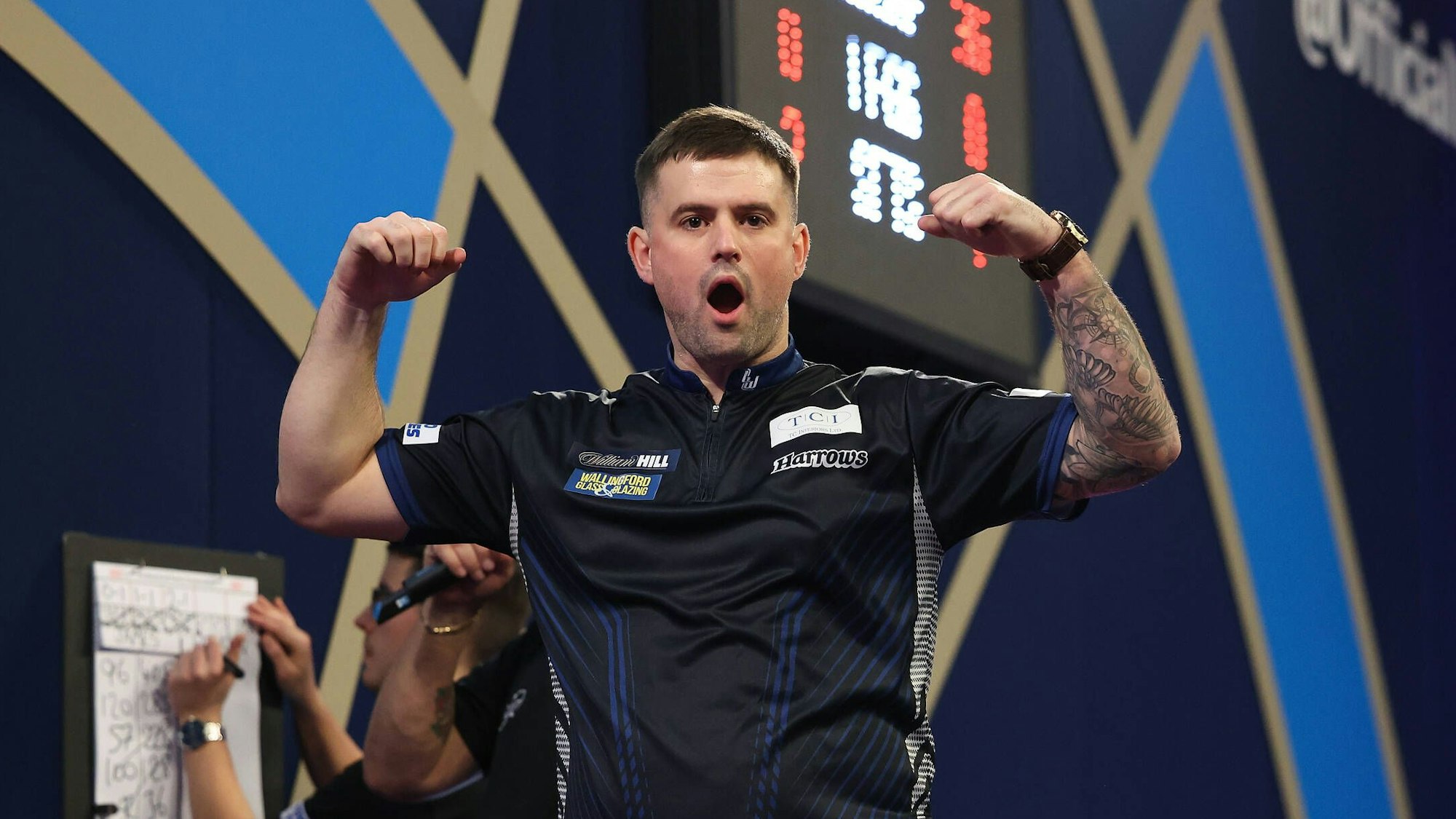 Luke Woodhouse bejubelt seinen Sieg gegen James Wilson