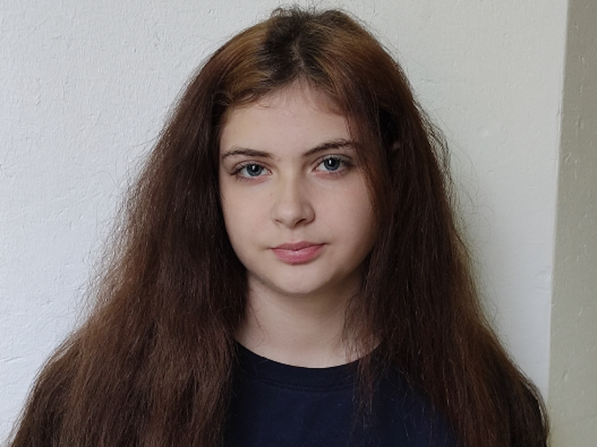 Naja schaut in die Kamera