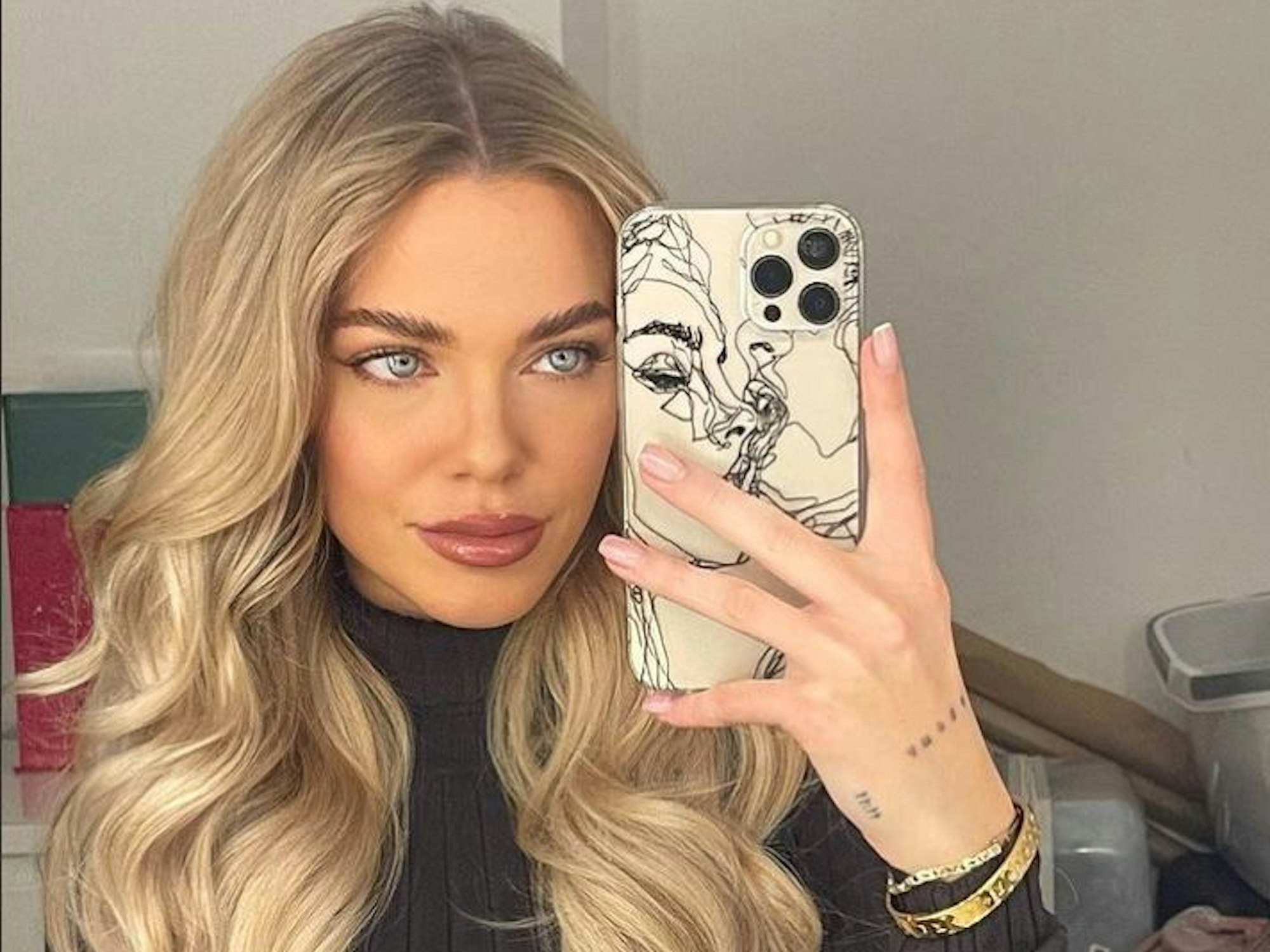 Pietro-Ex Laura Maria auf einem Selfie vor einem Spiegel (16. Dezember 2021).