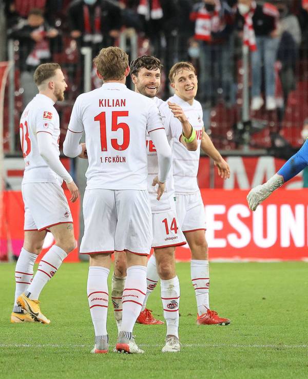 Luca Kilian, Jonas Hector, Marvin Schwäbe und Co. herzen sich nach dem FC-Sieg gegen den VfB Stuttgart.