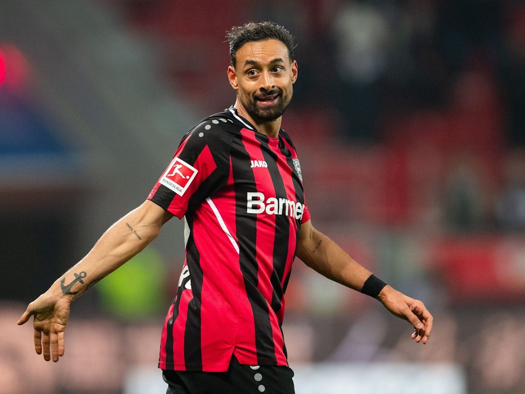 Leverkusens Karim Bellarabi reagiert während der Partie.