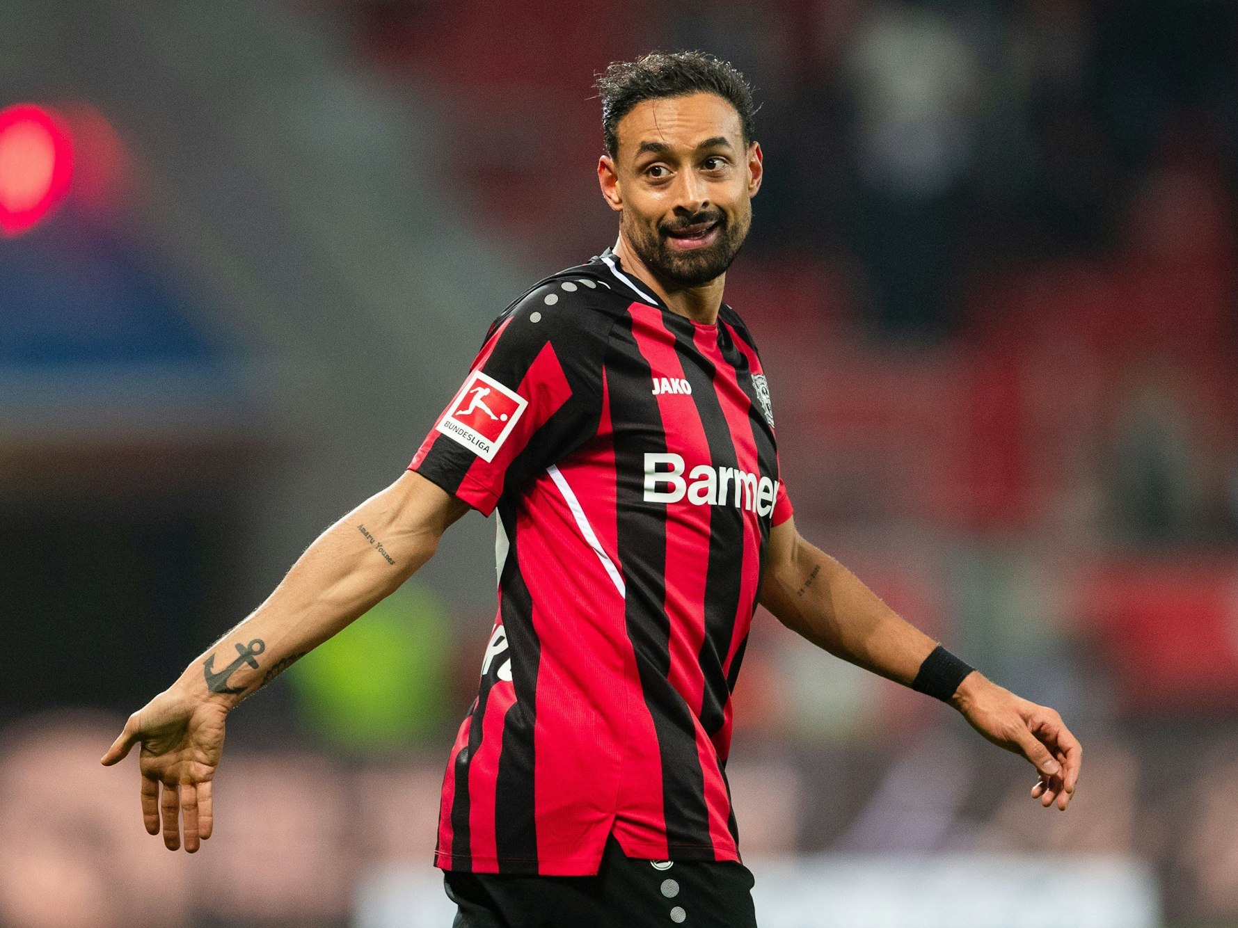 Leverkusens Karim Bellarabi reagiert während der Partie.