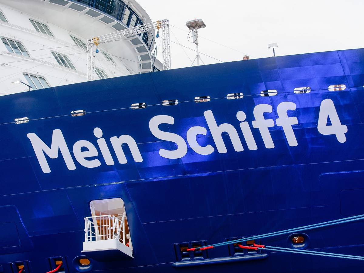 300 Passagiere mussten das Tui-Cruises Kreuzfahrtschiff aufgrund von Corona verlassen. Unser Foto zeigt die Taufe von „Mein Schiff 4“ 2015 in Kiel.