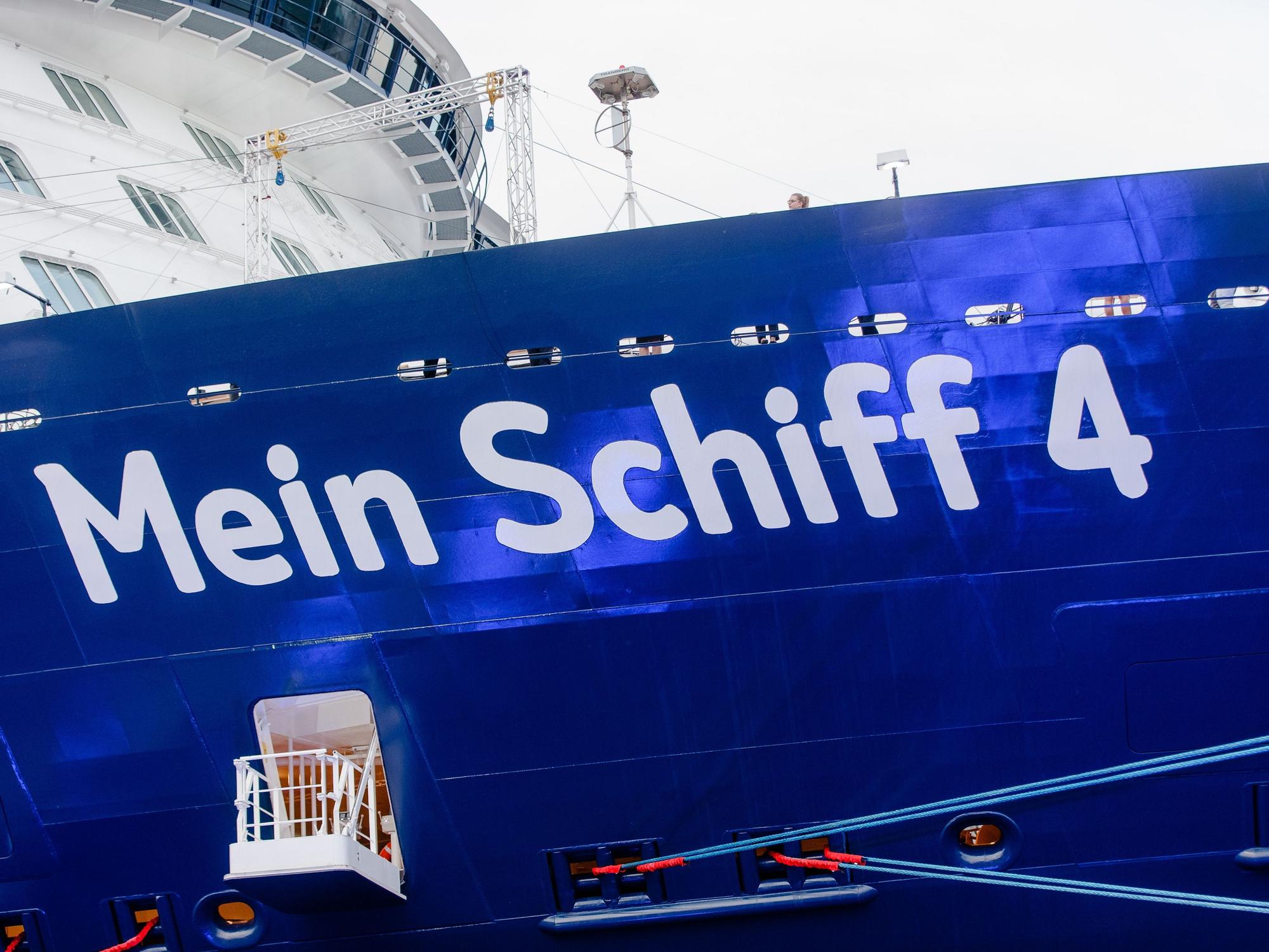 300 Passagiere mussten das Tui-Cruises Kreuzfahrtschiff aufgrund von Corona verlassen. Unser Foto zeigt die Taufe von „Mein Schiff 4“ 2015 in Kiel.