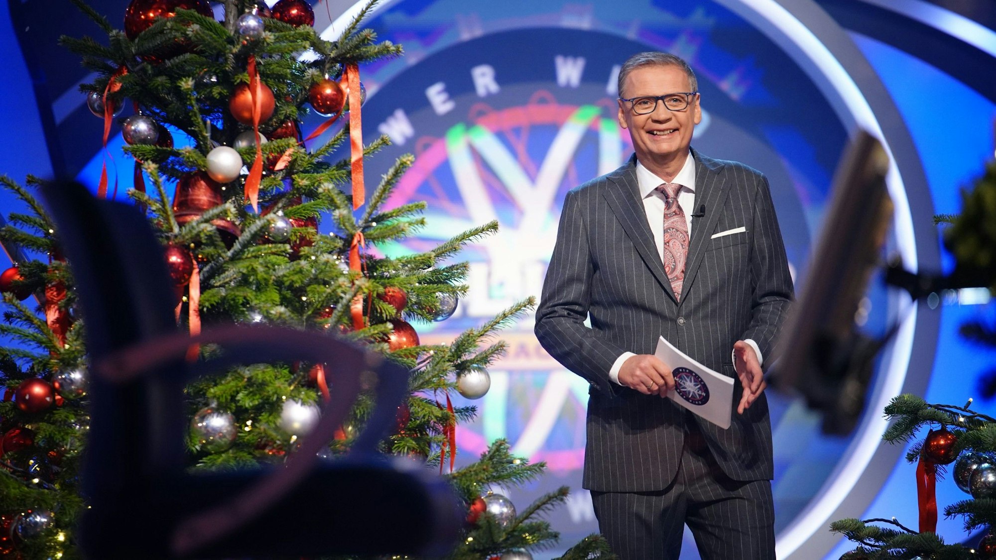 Günther Jauch im Weihnachts-Special von „Wer wird Millionär“ am Montag (20. Dezember): Bei einer einfachen Weihnachtsfrage zu einem Kinderlied standen sowohl er als auch seine Kandidatin auf dem Schlauch.