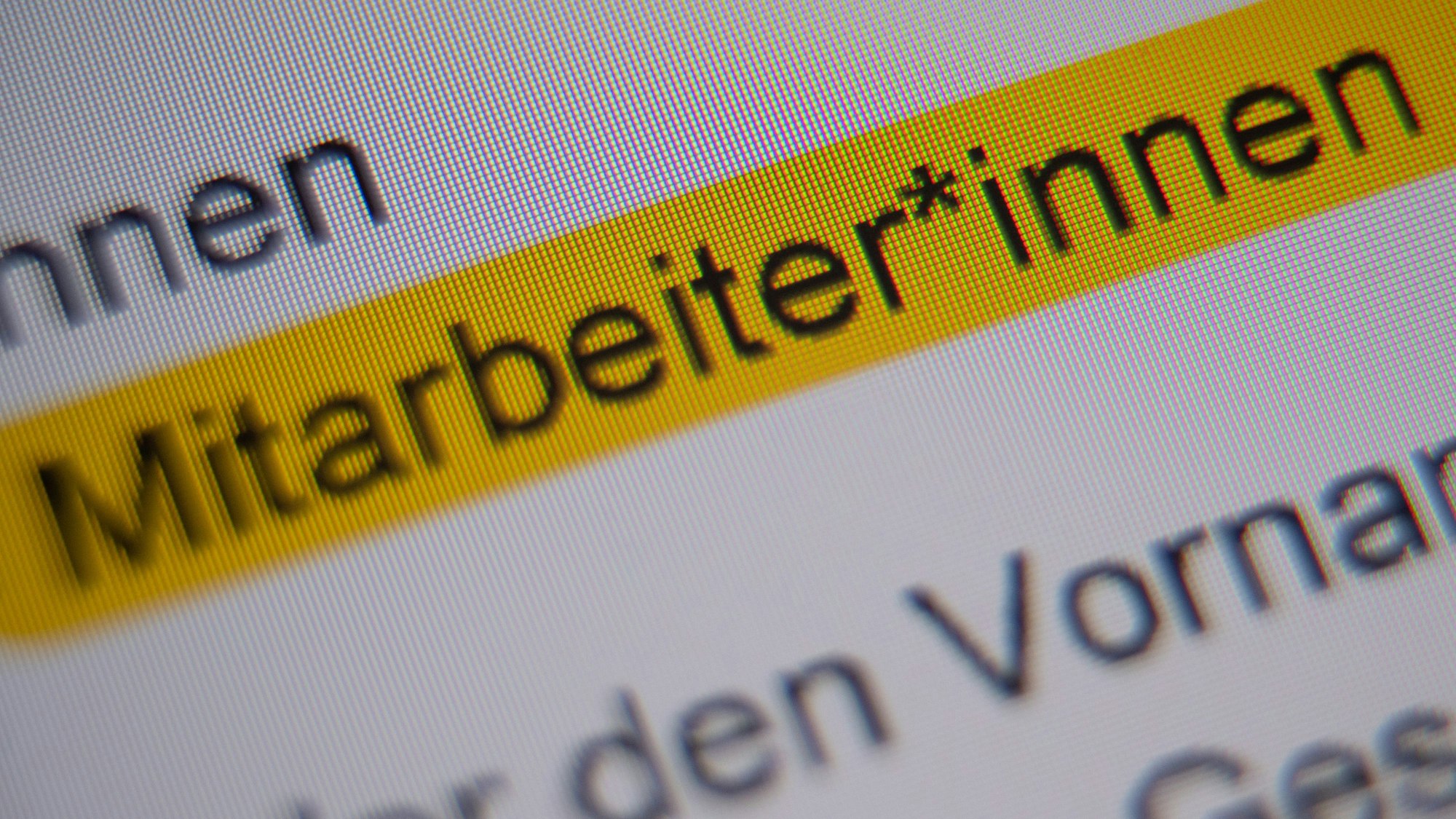 Die Anrede „Mitarbeiter*innen“ ist in  geschlechtersensiblen Sprache formuliert.