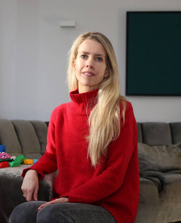 Köln:
Luise Bassiri (36) aus Lindenthal hat seit drei Jahren Krebs und gilt nach vielen Chemos
als nicht heilbar.