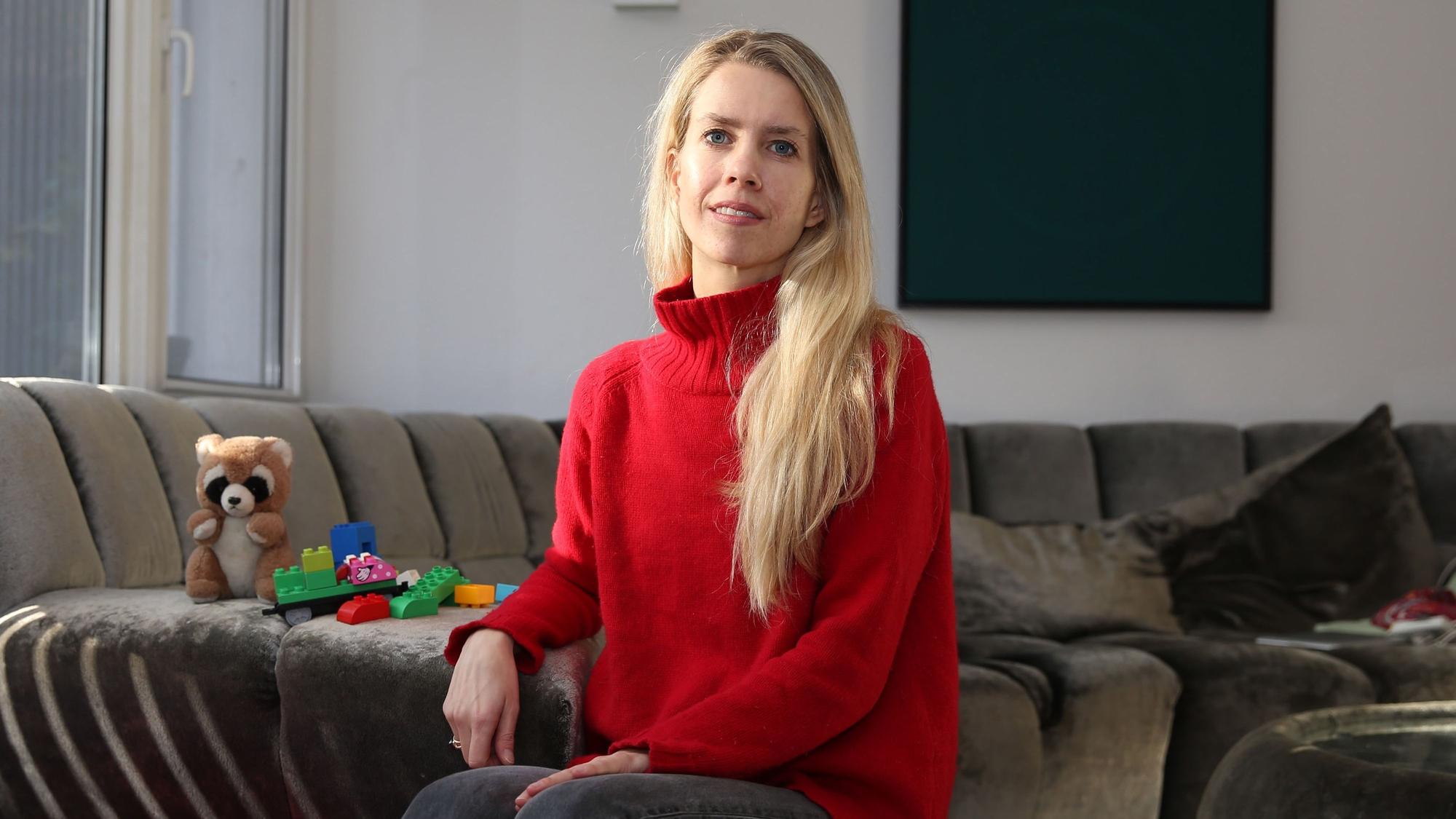 Köln:
Luise Bassiri (36) aus Lindenthal hat seit drei Jahren Krebs und gilt nach vielen Chemos
als nicht heilbar.