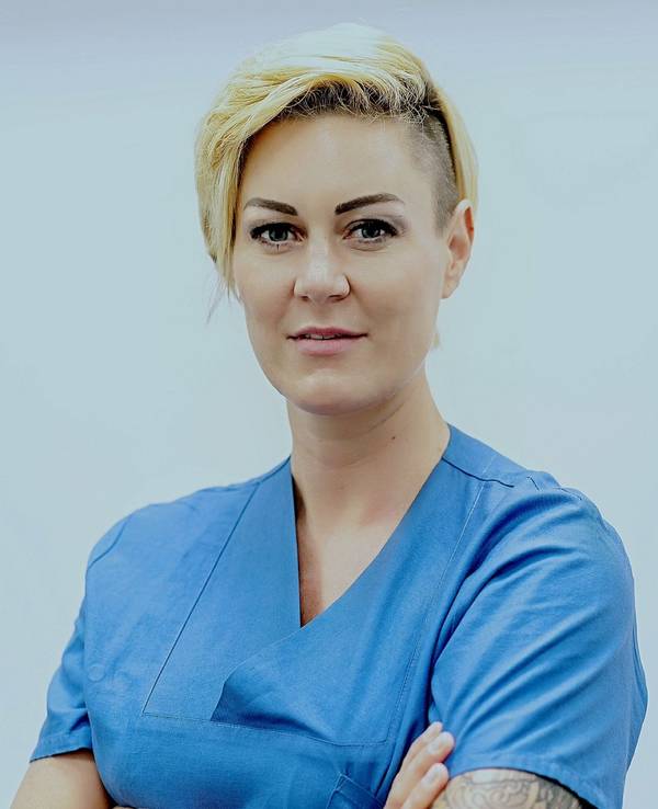 Dr. Carola Holzner.