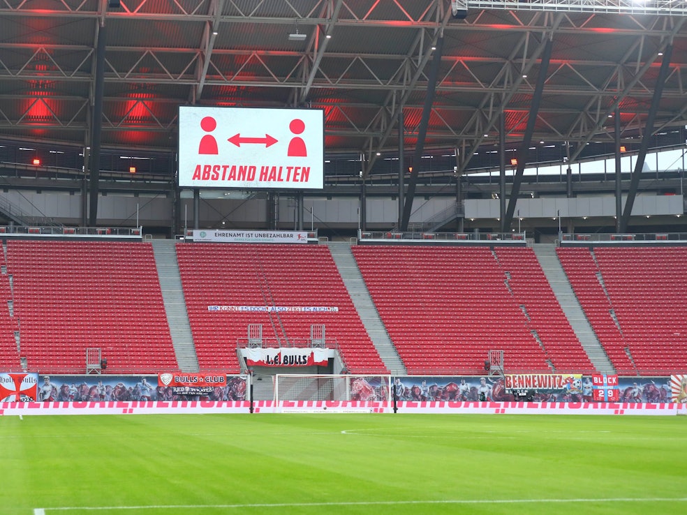 Blick ins menschenleere Stadion von RB Leipzig