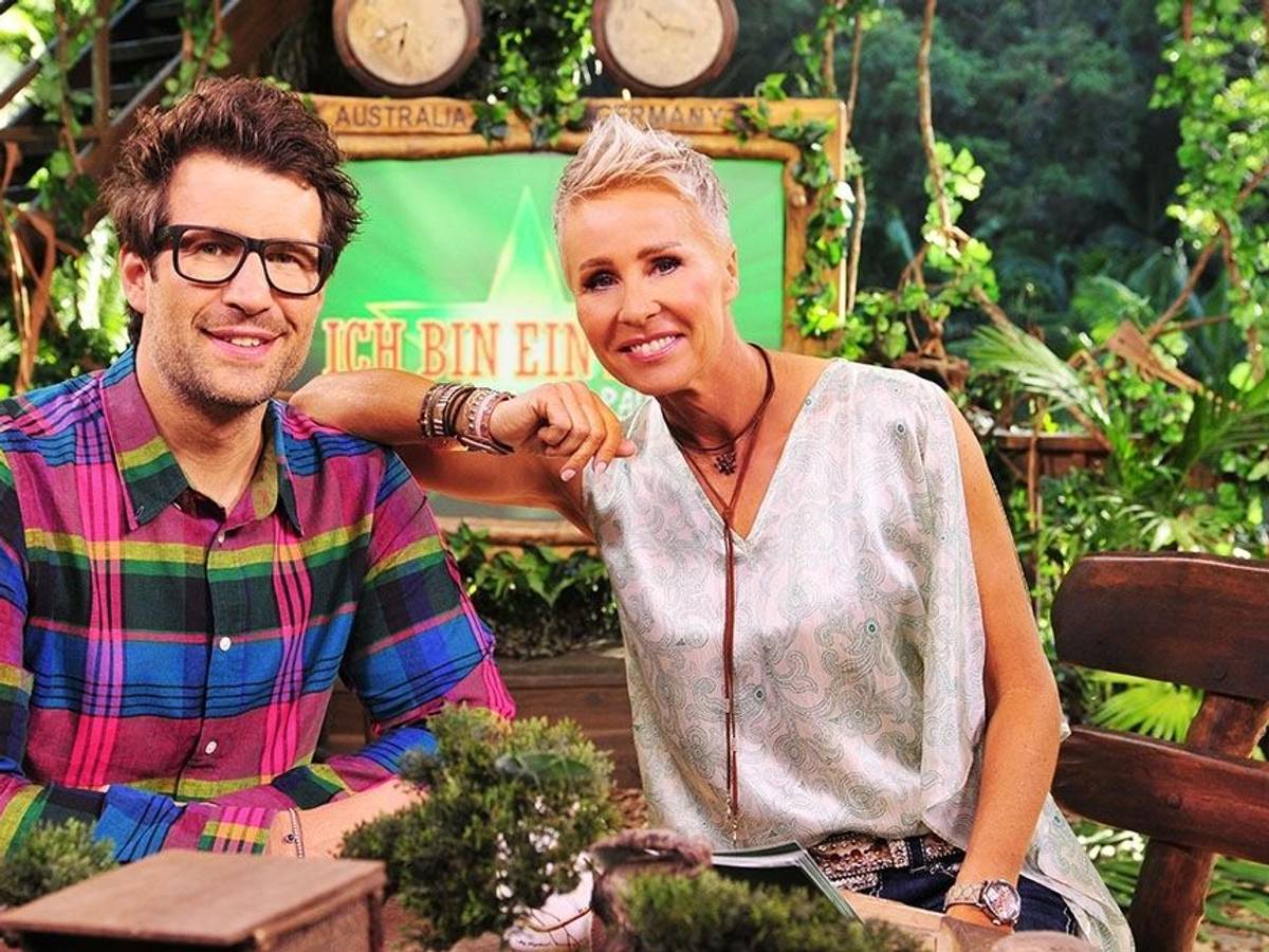 Sonja Zietlow und Daniel Hartwich, Moderatoren der RTL-Show "Ich bin ein Star - Holt mich hier raus!", sitzen in ihrem "Studio"