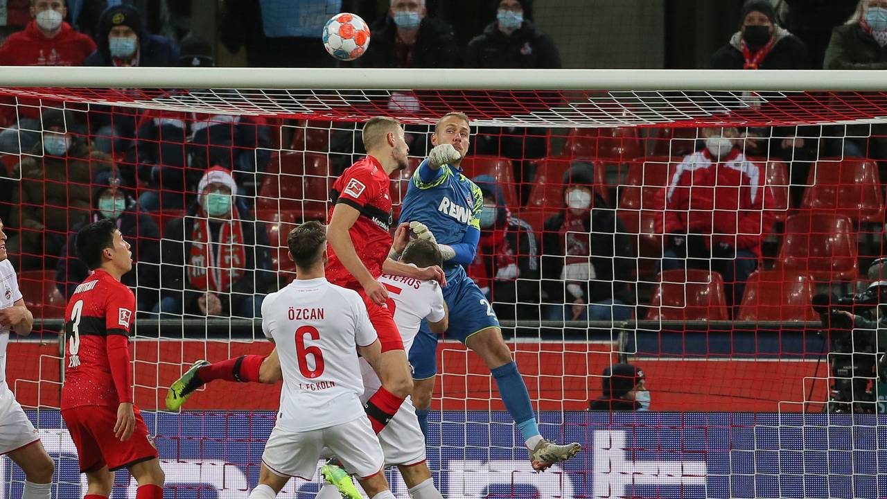 Marvin Schwäbe im Spiel gegen den VfB Stuttgart