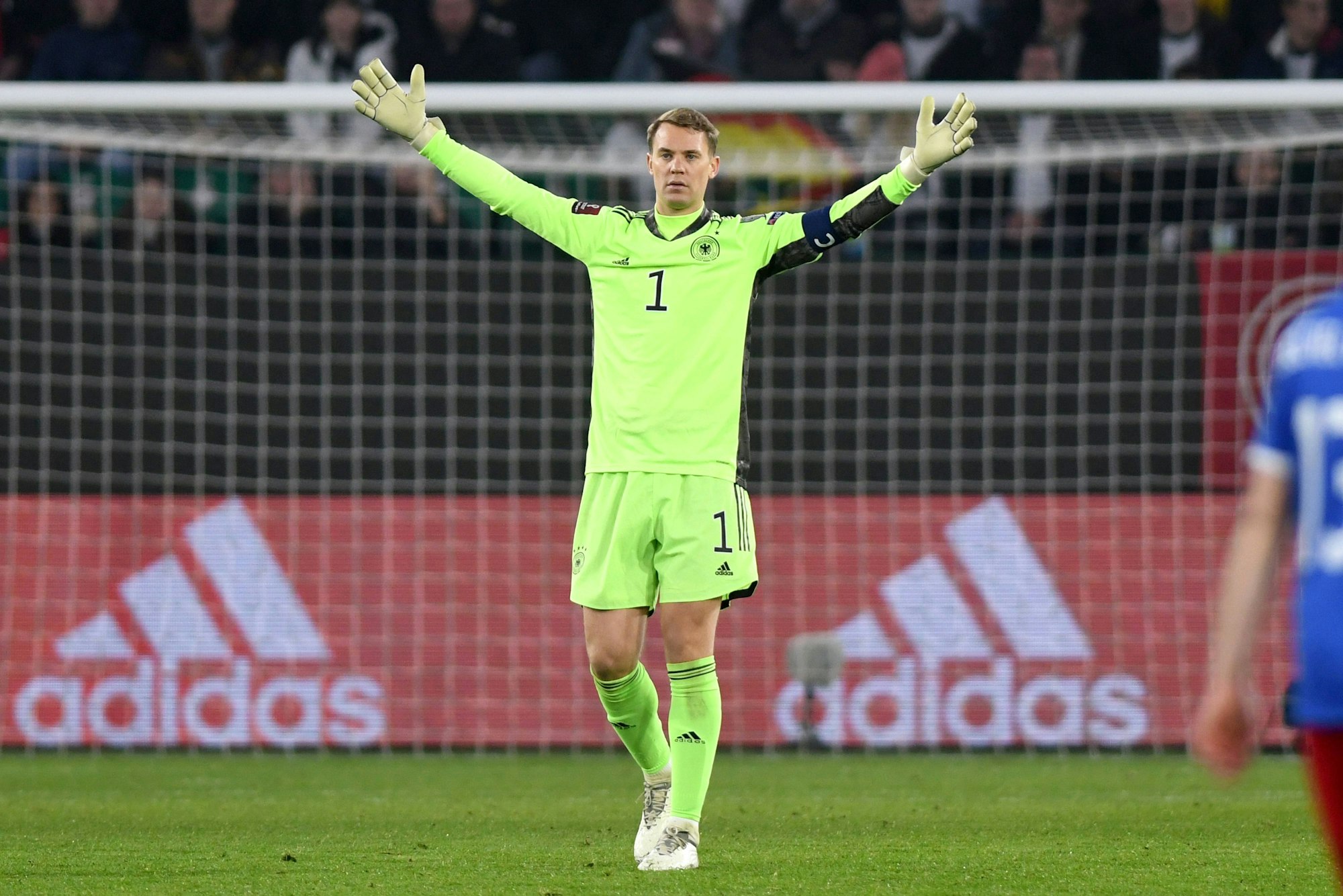 Manuel Neuer, hier im Tor der Nationalmannschaft, muss in Quarantäne.